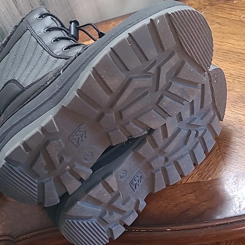 NWT! All in Motion Boys 2 Skylar Black waterproof winter faux fur snow boots